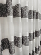 Set Tenzo: Perdea In Cristal Cu Benzi Gri Si Draperie Tip Vopsea Decorativa Gri Inchis